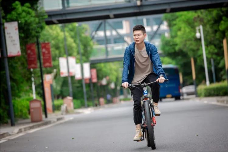 緊固件工業(yè)網-阿爾伯特獎杯-宋彪